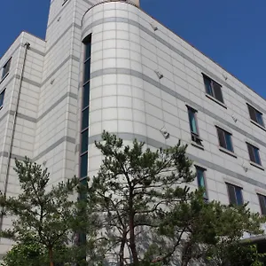 호텔 파크우드 에어포트 ***